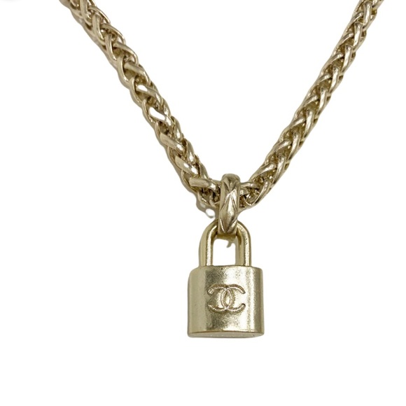 CHANEL Authentic Lockit Pendant & Vintage Chain Champagne Gold Plated Ne… - Picture 2 of 13